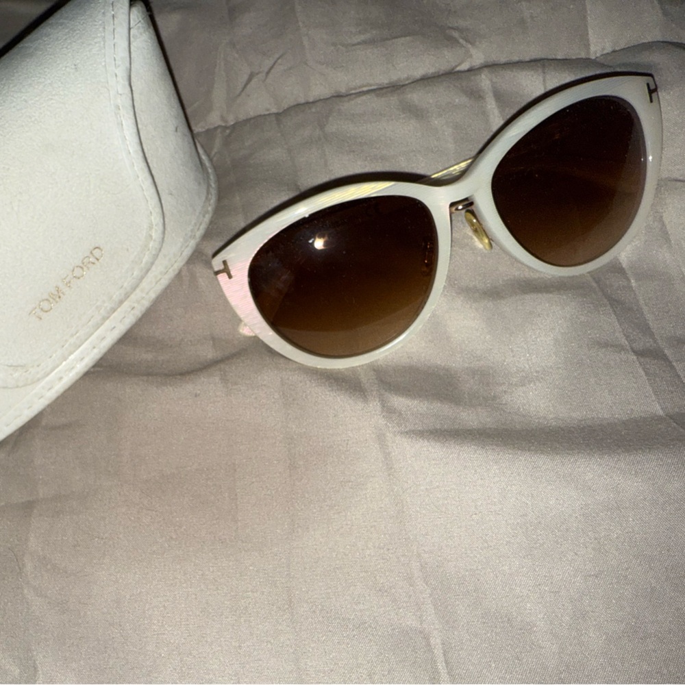 TOM FORD SUNGLASSES
WOMEN